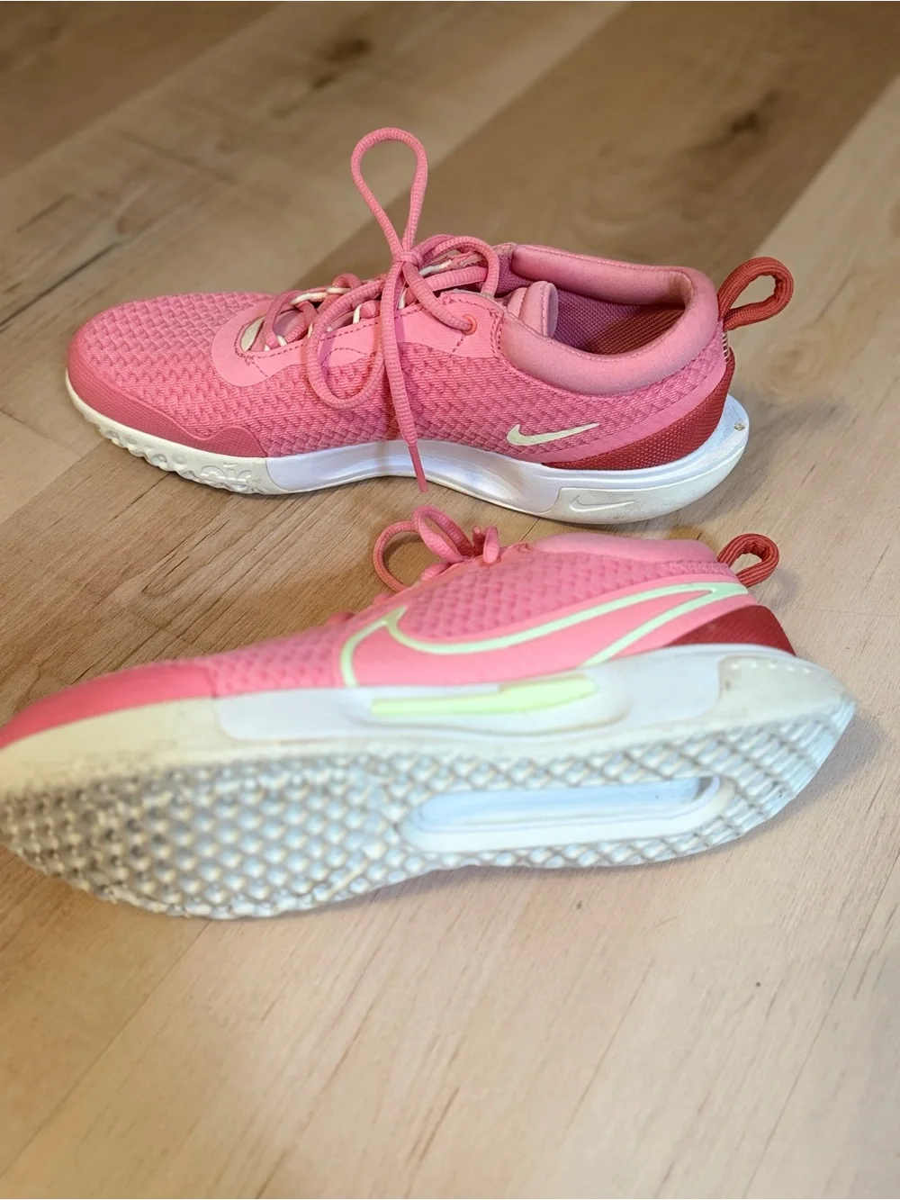 Women's Pink Nike Sneakers - Lightweight